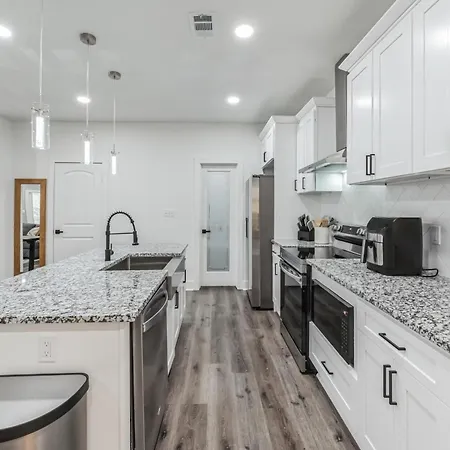 Centrally Located Home In Atlanta-10 Mins From Ga Aquarium, Mercedes Benz Stadium, & Much More Exterior photo