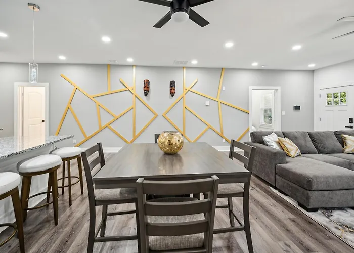Centrally Located Home In Atlanta-10 Mins From Ga Aquarium, Mercedes Benz Stadium, & Much More
