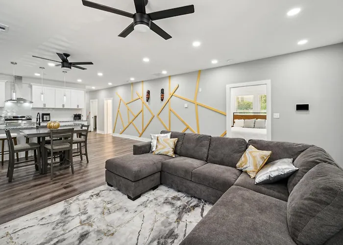 Centrally Located Home In Atlanta-10 Mins From Ga Aquarium, Mercedes Benz Stadium, & Much More