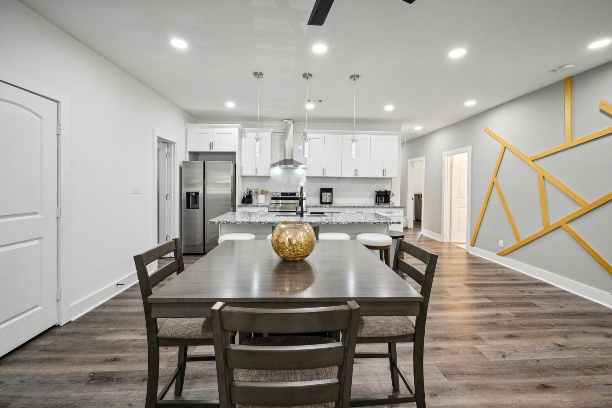 Villa Centrally Located In Atlanta-10 Mins From Ga Aquarium, Mercedes Benz Stadium, & Much