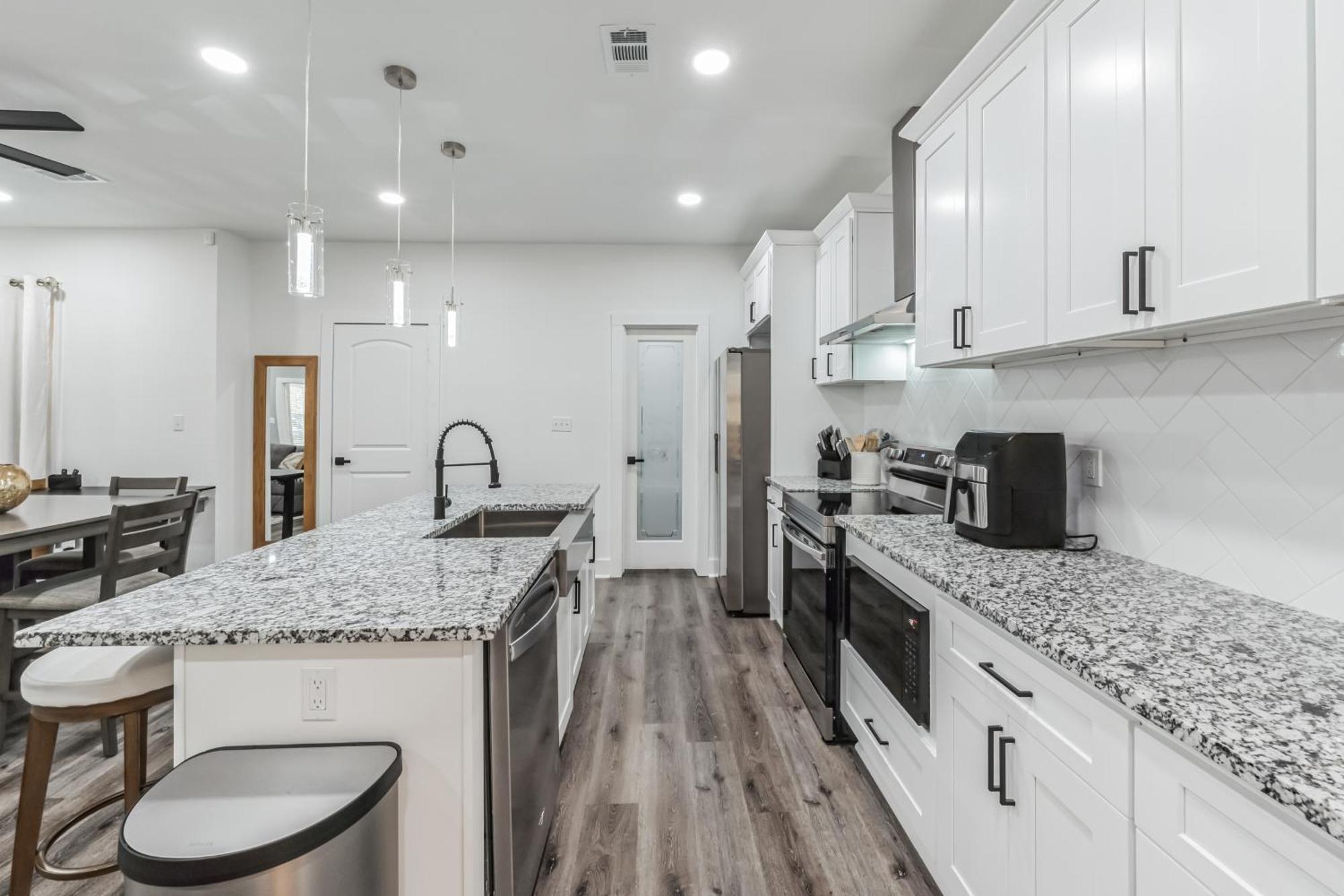 Villa Centrally Located In Atlanta-10 Mins From Ga Aquarium, Mercedes Benz Stadium, & Much