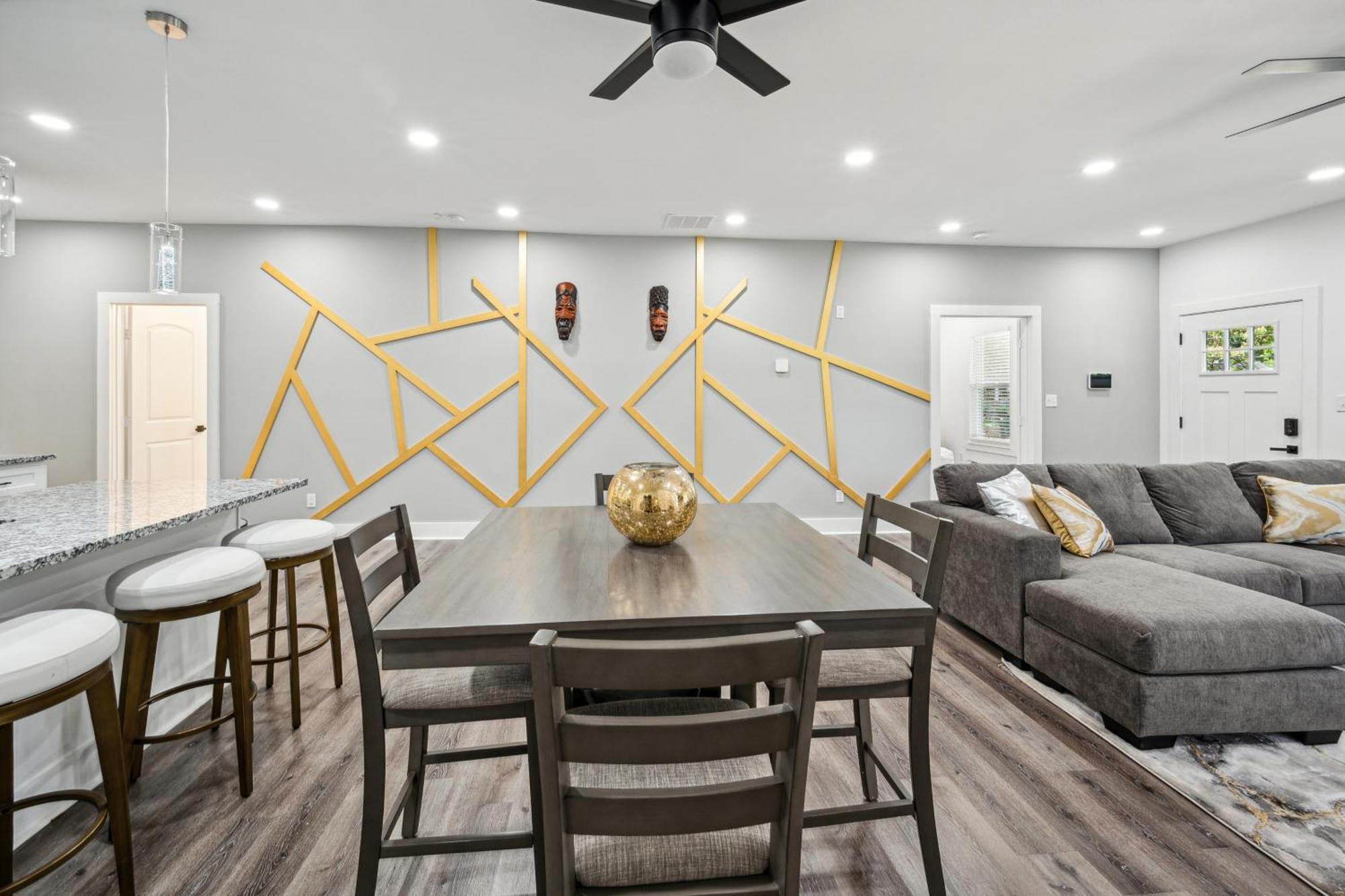 Villa Centrally Located In Atlanta-10 Mins From Ga Aquarium, Mercedes Benz Stadium, & Much Atlanta