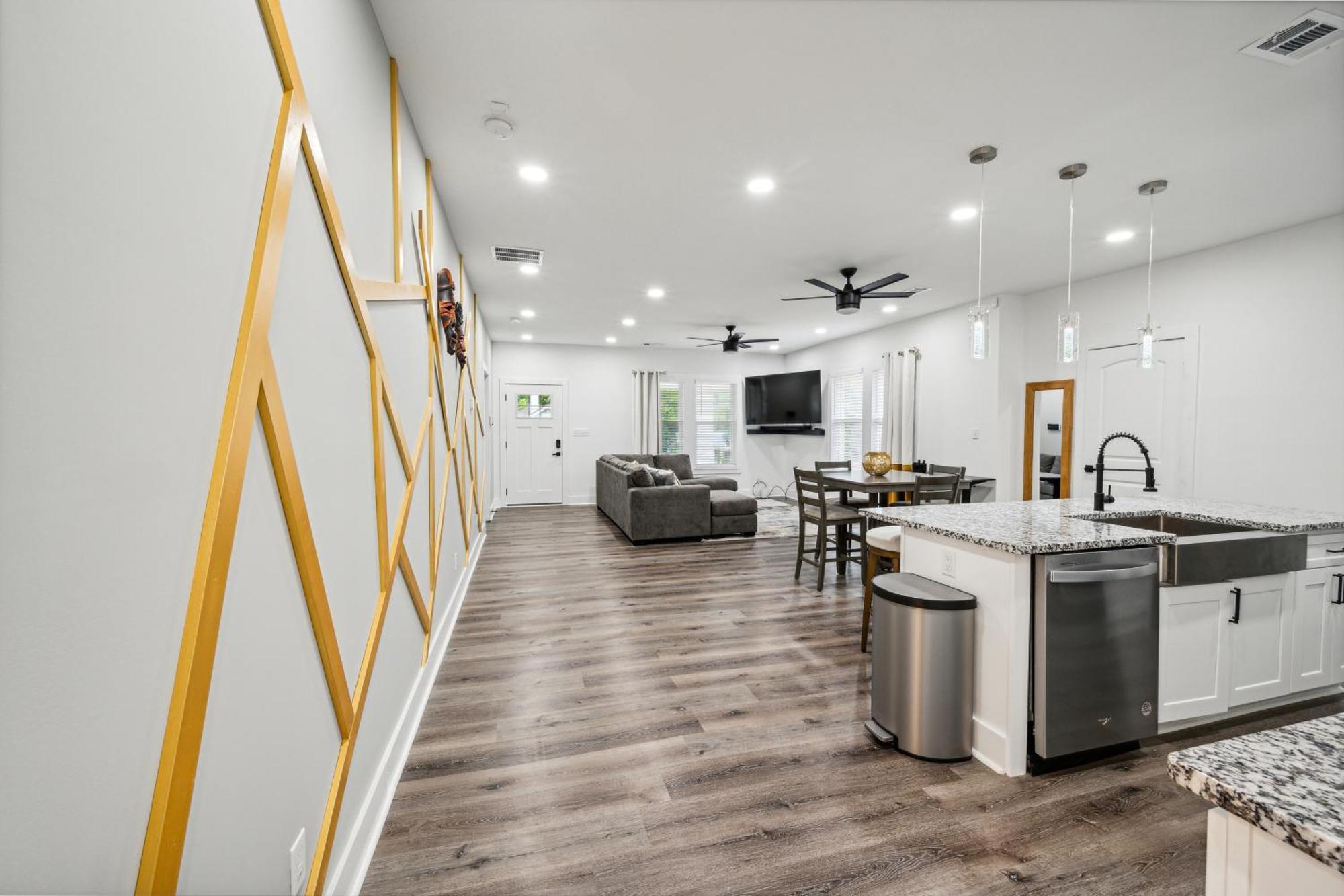 Centrally Located In Atlanta-10 Mins From Ga Aquarium, Mercedes Benz Stadium, & Much Atlanta